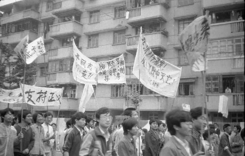 在六四37周年即将到来之际，我们与 中国人权 @hrichina 和人道中国 @HChina89 共同推出 #你没看过的六四 珍贵历史图片展