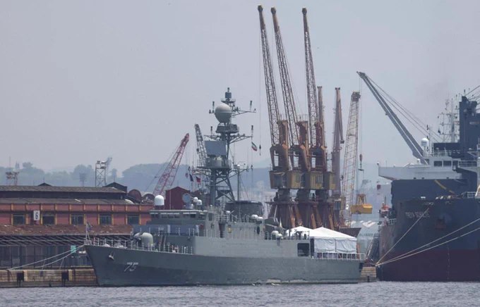 伊朗护卫舰在斯里兰卡附近海域遇袭 百余名船员失踪3月4日，据路透社援引斯里兰卡海军与斯里兰卡国防部消息称，伊朗海军护卫舰IRIS Dena在印度洋靠近斯里兰卡的海域疑似遭到潜艇攻击