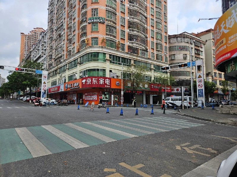 3月26日，广东信宜抗议的路口被警察封路