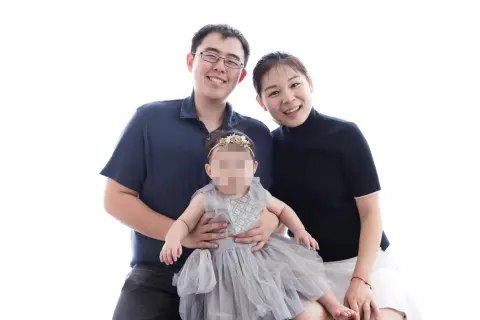 检方称张婉莹iCloud视频可证明其“对社会构成危险”10月8日，据《加州新闻》报道，在张婉莹的拘押听证中，检方提及一段从其iCloud查获的视频，称可证明她“对社会构成危险”，并质疑其家庭关系是否如辩方所称般牢固