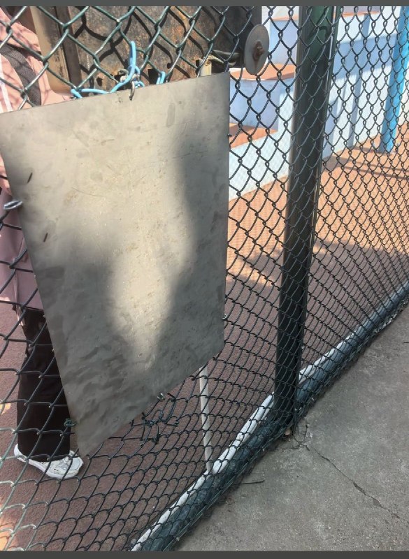 近日，北京航空航天大学，北航沙河校区规定：学生们要走过一条布满各种障碍的路线，到另一端打卡，且每学期要完成32次，以此锻炼学生们的体质