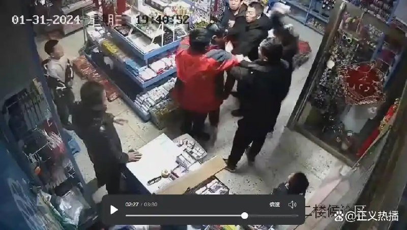 围殴致残，保护伞竟是警察山西省文水县市民韩先生反映，2024年1月31日晚，其在文水县某路段与王某飞、王某吉、王某浩发生口角后，遭三人共同围殴