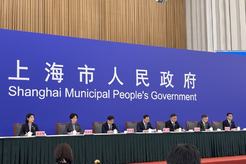 为稳外资跌势 上海官方承诺增强外企获得感 2月7日，据联合早报报道，作为中国吸引外资的重要窗口，上海过去两年实际使用外资规模连续下跌，上海去年实际使用外资金额160.56亿美元，同比下降9.2%，为2019年以来最低水平