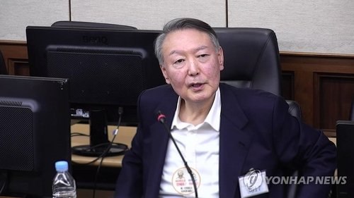 尹锡悦涉妨害拘留案二审被求刑10年据韩联社报道，韩国前总统尹锡悦涉嫌妨害执行拘留等案件二审最后一场庭审于6日在首尔高等法院进行