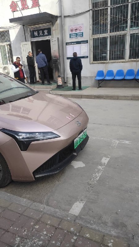 新冠疫苗受害维权者、急性髓系白血病复阳患者 赵雅静的最新情况：赵雅静目前已被转至山西省太原市安康监狱（109医院），但具体转入时间 没有家属知情，也未收到任何通知，而询问监狱管理人员，亦被拒绝告知相关情况