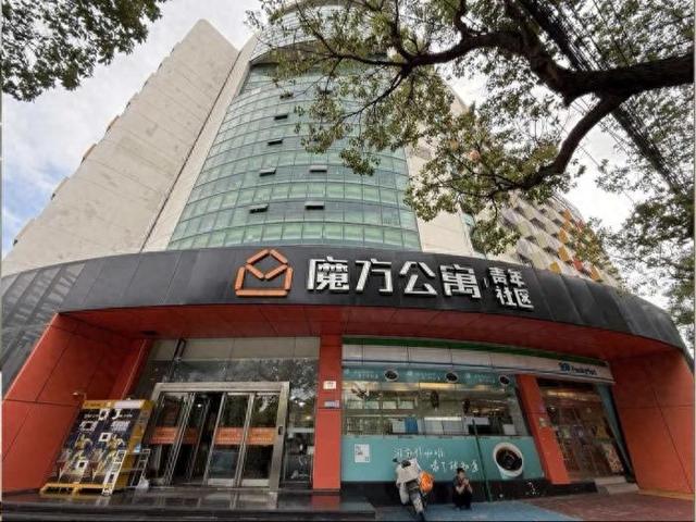 魔方公寓“爆雷”！该问题最早从2025年3月显现，开始拖欠上海、杭州、深圳、广州等地业主租金、水电费及垃圾清运费