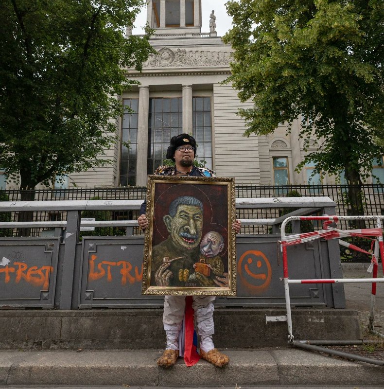 俄罗斯异见艺术家、普京的批评者Robert Kuzovkov 近日被枪杀于波兰街头
