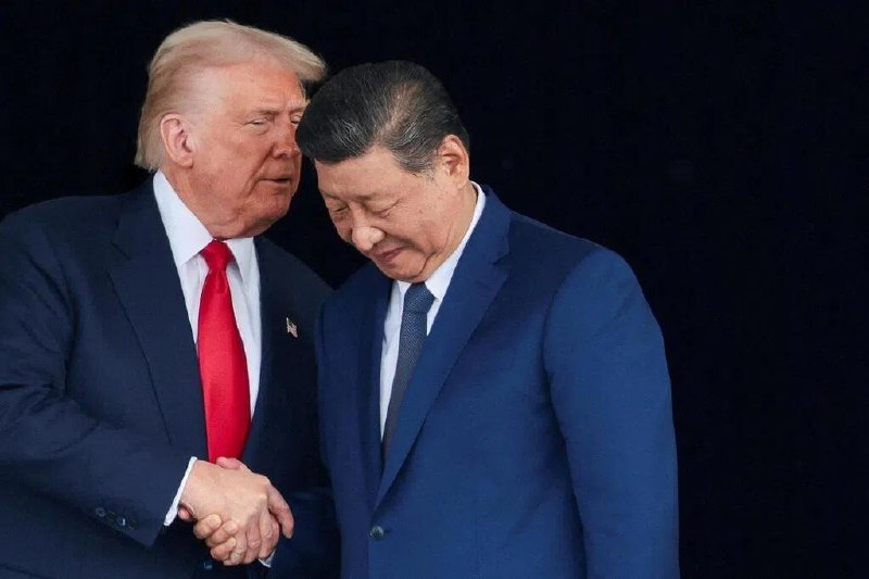 11月5日，据福克斯报道，特朗普在白宫国宴厅与国会参众两院共和党议员共进早餐并发表讲话称：我跟习近平开会的时候，他旁边坐着的官员，每一个坐得僵直，非常害怕