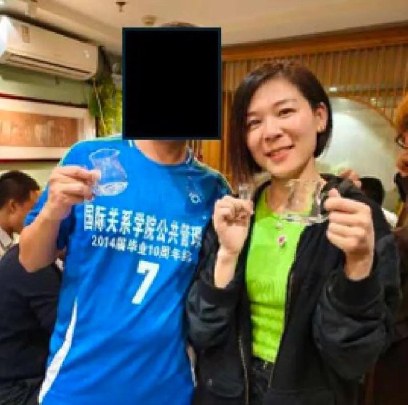 中国间谍在美国监视赖清德之子，登机离开美国前当场被捕10月4日，据美国媒体报道，美国联邦调查局在洛杉矶国际机场逮捕加州地产经纪人张婉莹（Wanying 
