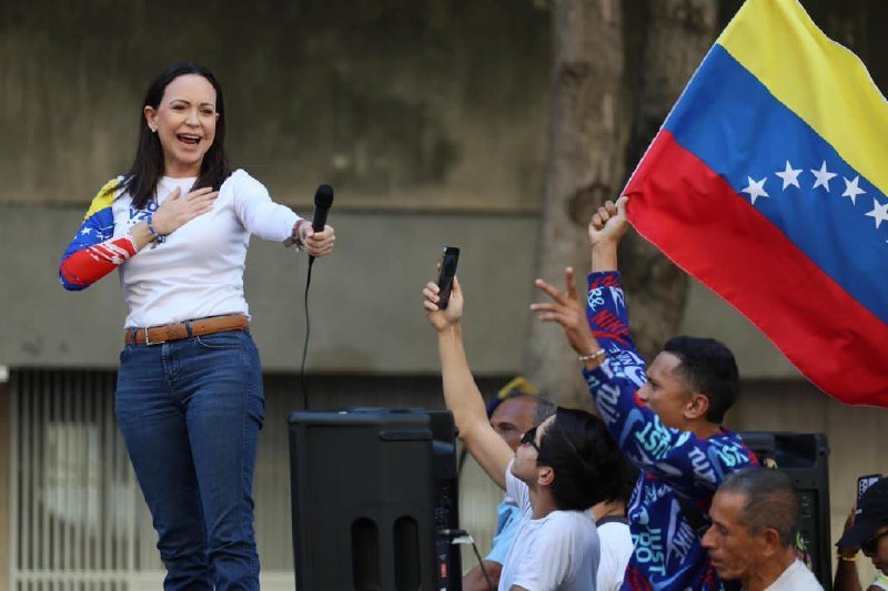 2025年诺贝尔和平奖得主，委内瑞拉反对派领袖马查多（Maria Corina Machado），通过视频采访表示： “我们已经准备好接管政府，这是委内瑞拉走向民主的历史性时刻！”查看原文📝 引用推文:委内瑞拉反对派领袖，诺贝尔和平奖获得者，玛丽亚·科里纳·马查多向委内瑞拉人民发布公开信，宣布反对派联盟已经准备好掌权