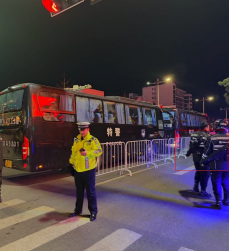 青岛石老人，跨年夜现场，武警戒备