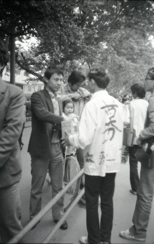 #你没看过的六四 系列图片展15​1989年在中国发生的民主运动，有钱出钱，有力出力，自下而上，全民参与