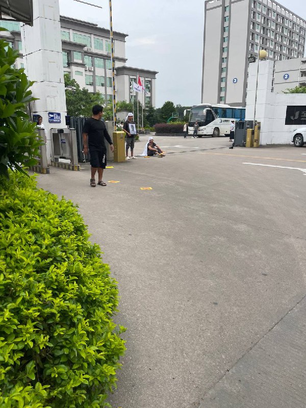 李老师不是你老师 (@whyyoutouzhele)