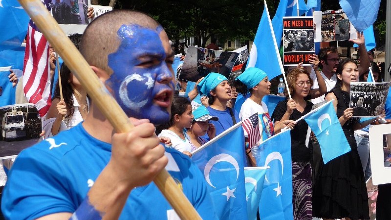 《外交学人》：维吾尔人发问：美国还关心中国的人权问题吗？6月23日，《外交学人》发表报道称，特朗普上月赴北京与习近平会面前，美国国会参众两院曾通过决议，敦促他推动释放包括维吾尔医生 Gulshan Abbas 在内的多名被中国关押人士