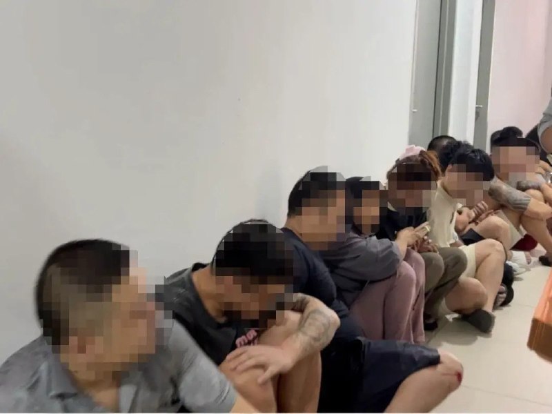 马来西亚突袭诈骗中心，拘捕98人，其中88名中国籍人员10月6日，马来西亚移民局公布，执法人员于5日突袭彭亨州林明一处疑似诈骗中心，拘捕98人