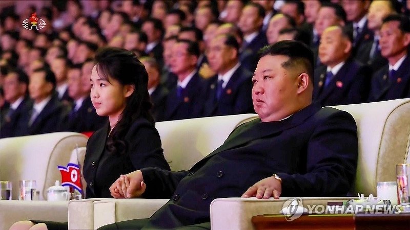 金正恩之女或已被定为接班人9月1日，据韩联社报道，韩国国家情报院在国会情报委员会会议上表示，金正恩之女金主爱目前可能已进入“接班人内定阶段”