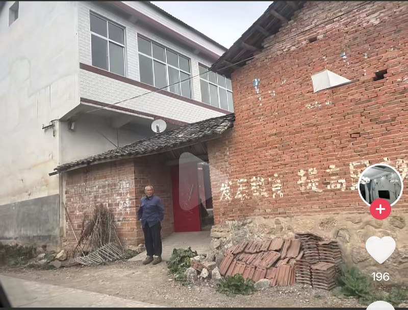 今年春节，有热心民众上门探望 张扣扣父亲