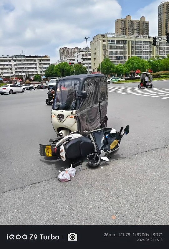 5月22日，一位兼职跑外卖的网友在网上分享，跑了九个月外卖一共赚了一万多块，一场事故一次手术刚好花掉这一万块