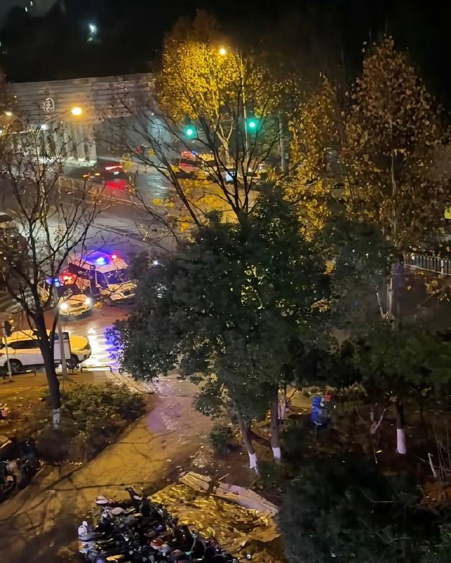 12月24日平安夜，长沙合能璞丽小区，外卖员抗议现场