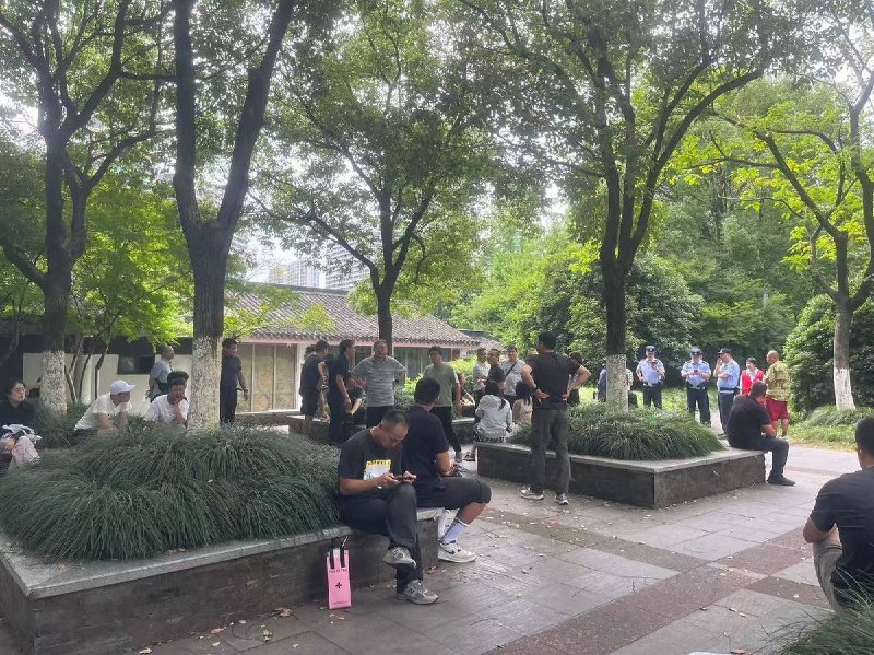 网友投稿:网传浙金中心已优先兑付海外身份投资人，债权人前往询问，被告知上级政府正在开会讨论，但并无明确的公开辟谣声明