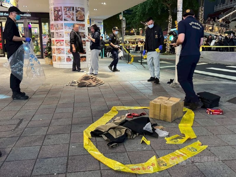 12月19日，据台湾中央社报道，台北车站 M7 出口附近发生一起暴力事件，有人丢掷烟雾弹，并在台北车站及中山站一带随机攻击路人，造成至少9人受伤，其中4人伤势较重