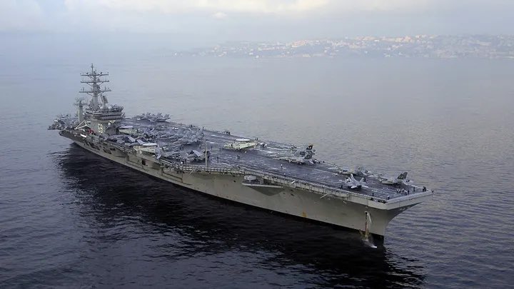 突发据福克斯新闻报道，10月27日，美军尼米兹号航空母舰上的一架直升机和一架战斗机在中国南海坠毁