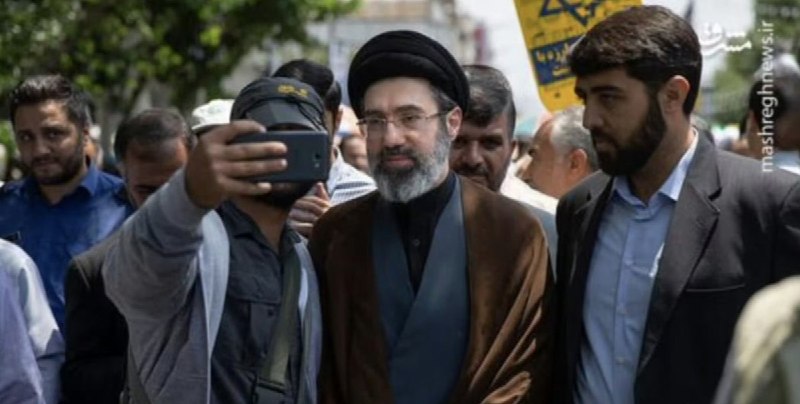 伊朗发布的新任最高领袖穆贾塔巴·哈梅内伊照片，被发现经过AI处理