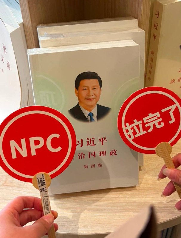 7月30日，某书店内