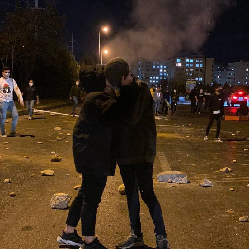 1月6日，伊朗街头的抗议者们查看原文1月6日，伊朗街头的抗议者们查看原文