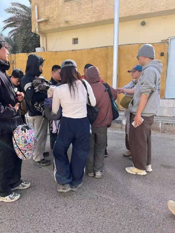 #赛博信访局网友投稿：埃及西奈半岛的达哈卜小镇，当地警方以签证问题为由采取了疯狂的执法手段，即便是前来旅行的普通游客，证件齐全、并无任何违法违规行为，也可能被随意拘捕