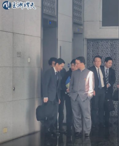 11月18日，据日本外务省消息，日本外务省亚洲大洋洲局局长金井正彰在北京与中国外交部亚洲司司长刘劲松举行会谈
