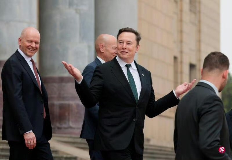 5月14日，科技企业的高管们离开时，美国记者问：谈得怎么样Musk：很好、很有成效Cook没说话，打了一个[耶]和一个[good]手势Huang：很顺利，两位领导都很了不起查看原文5月14日，科技企业的高管们离开时，美国记者问：谈得怎么样Musk：很好、很有成效Cook没说话，打了一个[耶]和一个[good]手势Huang：很顺利，两位领导都很了不起查看原文