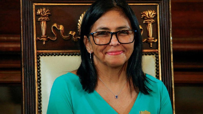 刚刚，委内瑞拉代总统通过国际电视台宣布全国哀悼七天 “向保卫国家和马杜罗总统的烈士致敬”