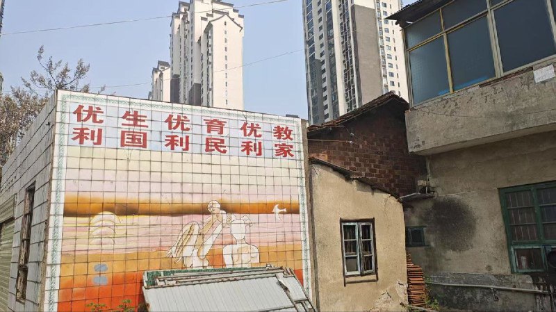 网友投稿：湖南省湘潭市，虽然近年拆了很多，但还是能看到很多以前的标语