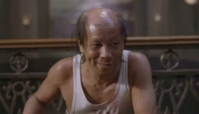 近日，据星岛头条消息，著名功夫影星、曾在周星驰电影《功夫》中饰演“火云邪神”而深入人心的梁小龙，于1月14日不幸逝世，享年77岁