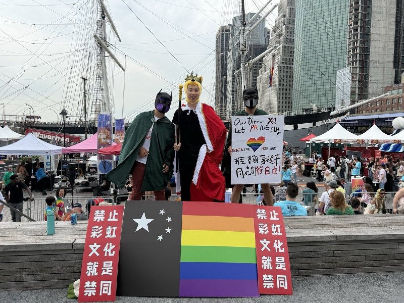 网友投稿6月27日，纽约彩虹游行现场查看原文网友投稿6月27日，纽约彩虹游行现场查看原文