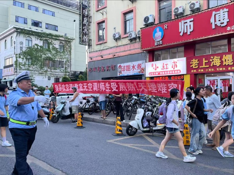 李老师不是你老师 (@whyyoutouzhele)