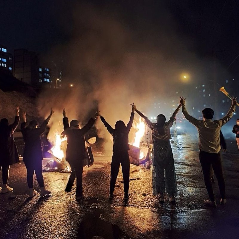 1月6日，伊朗街头的抗议者们查看原文1月6日，伊朗街头的抗议者们查看原文