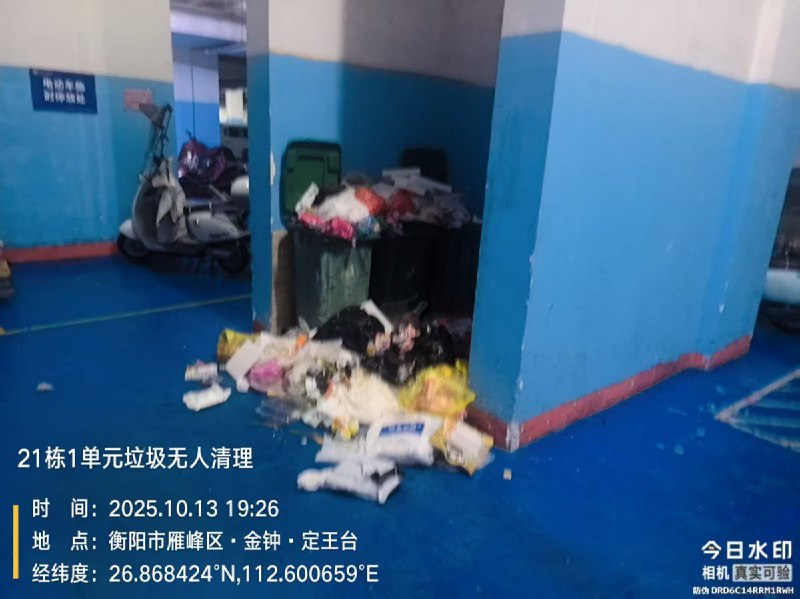 网友投稿：近日，湖南衡阳雁峰区金钟定王台小区因长期失修导致电梯故障，导致一名急需送医的重病老人无法及时下楼，最终错失最佳抢救时机，不幸离世