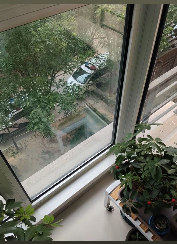 5月14日，北京四季酒店周围，三步一岗，五部一哨，遍地警察的和便衣，沿途随处可见路障