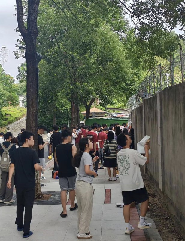 近日，福建厦门，华侨大学全面禁止校园外卖，以保障校内食堂的营业额