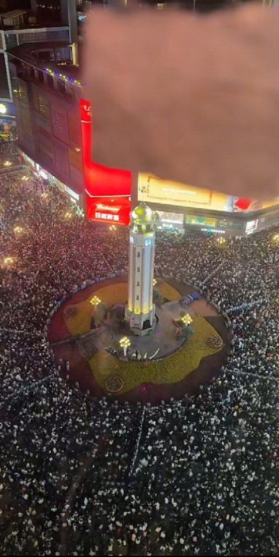 全国各地跨年夜重庆 成都 天津 西安查看原文全国各地跨年夜重庆 成都 天津 西安查看原文