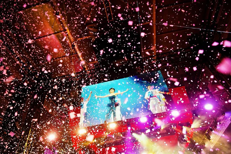 12月1日，澎湃新闻称：所谓滨崎步“一个人的演唱会”信息不实，系彩排期间被偷拍，摄像团队人员公开致歉查看原文📝 引用推文:11月30日，滨崎步在Instagram发布了这场「没有观众的演唱会」的照片
