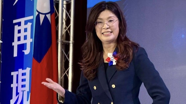 11月3日，据香港01报道，国民党今日举行中央评议委员会议，郑丽文致词时表示，国民党2028年要完全执政，终结两岸自相残杀