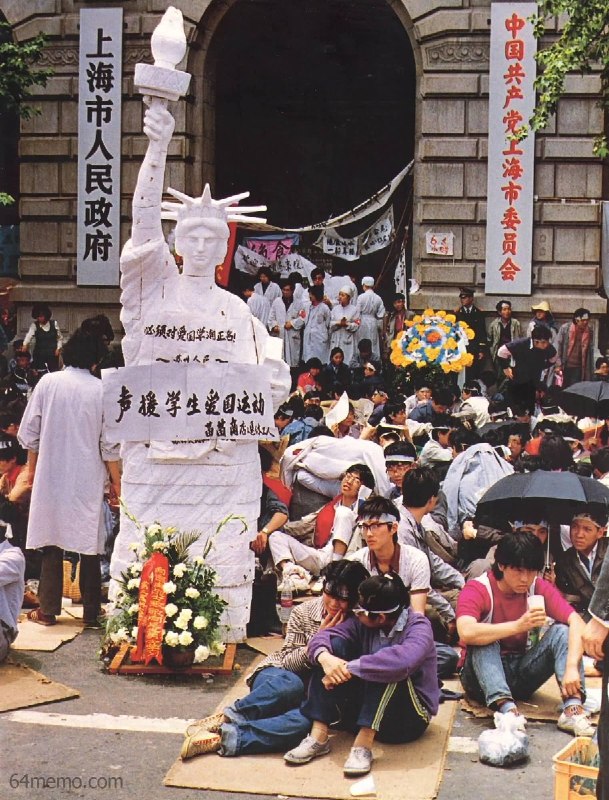 #你没看过的六四 系列图片展8今天是五月一日，国际劳动节，属于全体劳动者的节日