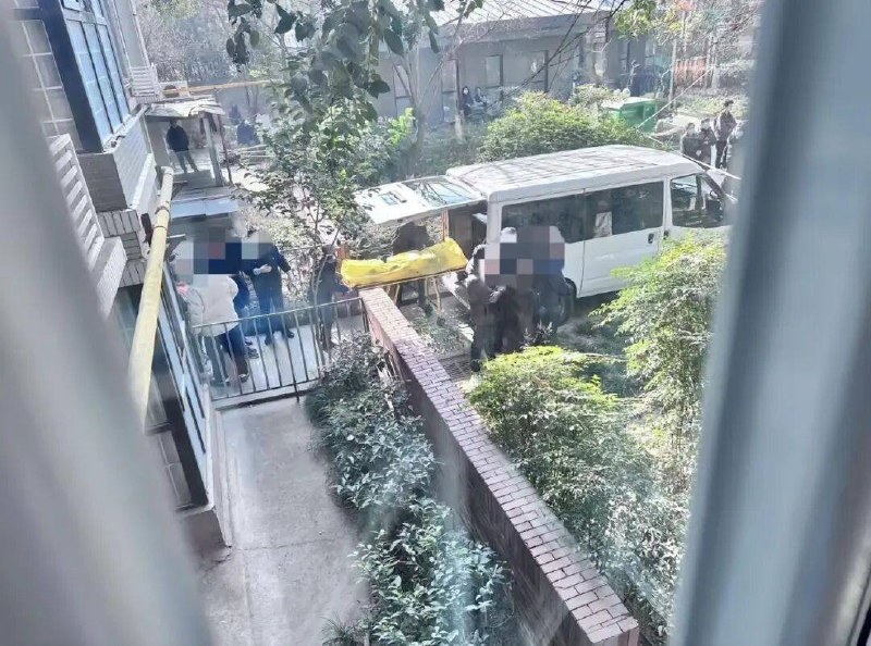 12 月 27 日，西安市紫郡长安小区南区 D8 号楼发生一起电梯故障引发的事故，造成 1 名男子死亡