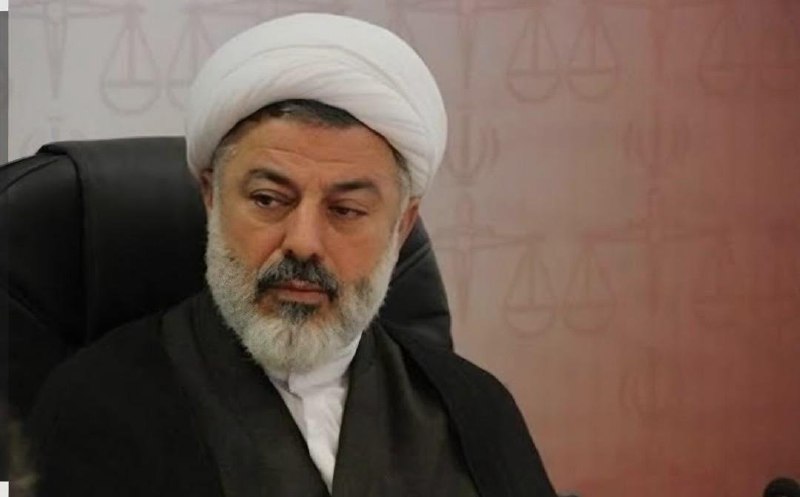 3月14日，有网友在多伦多皮尔逊国际机场拍到，伊朗神职人员霍贾托莱斯拉姆·莫尔特扎·塔耶比携家眷抵达了加拿大