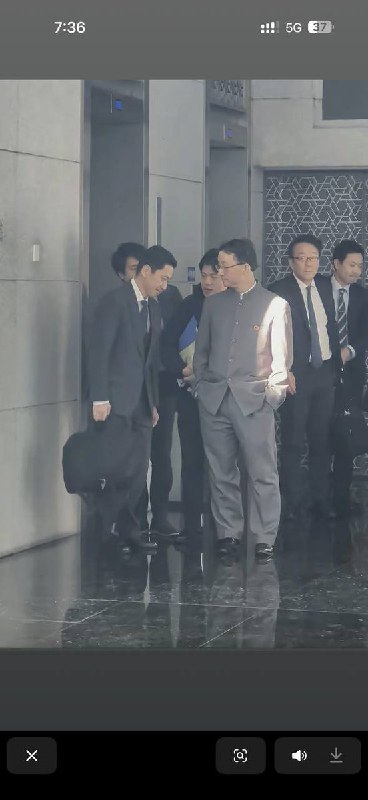 11月20日，路透社报道，日方称，央视未经协调便安排刘劲松「手插口袋」送客，已提出交涉