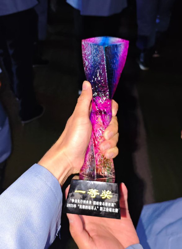 网友投稿：广州一国企在年终文艺汇演中上演“红卫兵”题材节目并获得一等奖，有种文革既视感