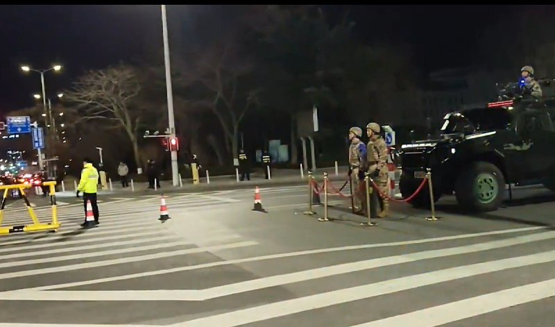 青岛石老人，跨年夜现场，武警戒备
